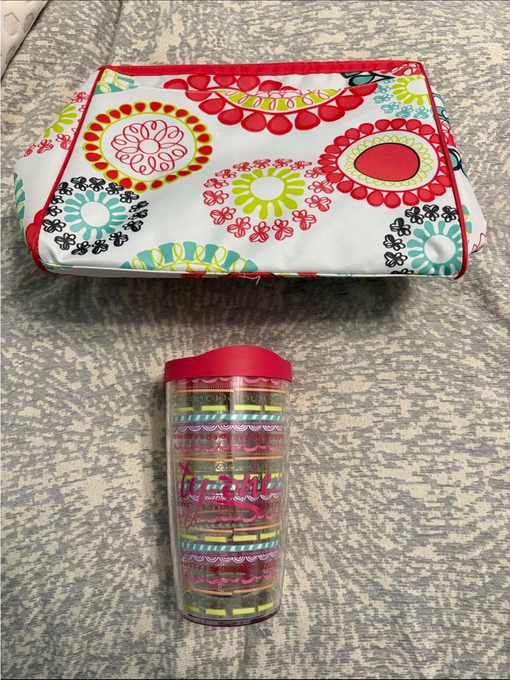 Thirty-One Deluxe Beauty Bag in Citrus Medallion pattern + tervis cup + lid new
